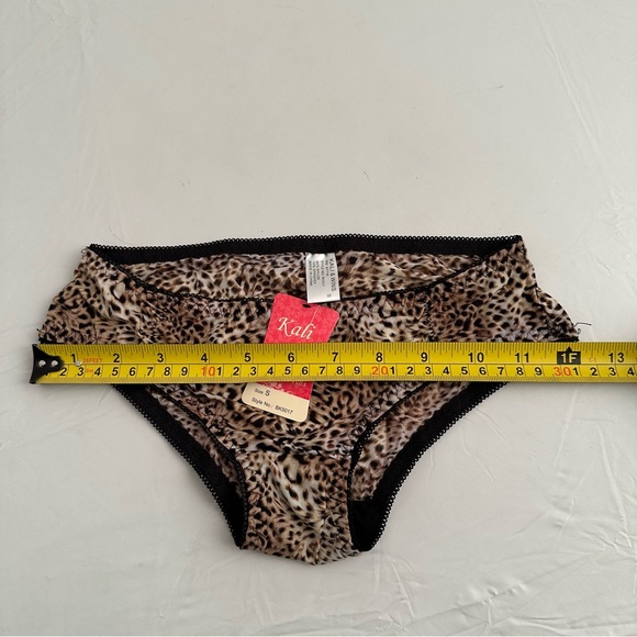 Kali and Wins animal print nylon & spandex panties - Picture 15 of 16